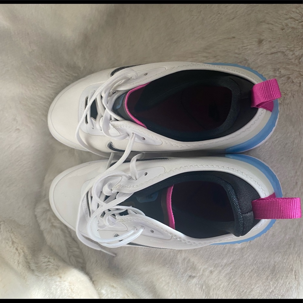 Nike Amixa white multicolor size 8.5 womens